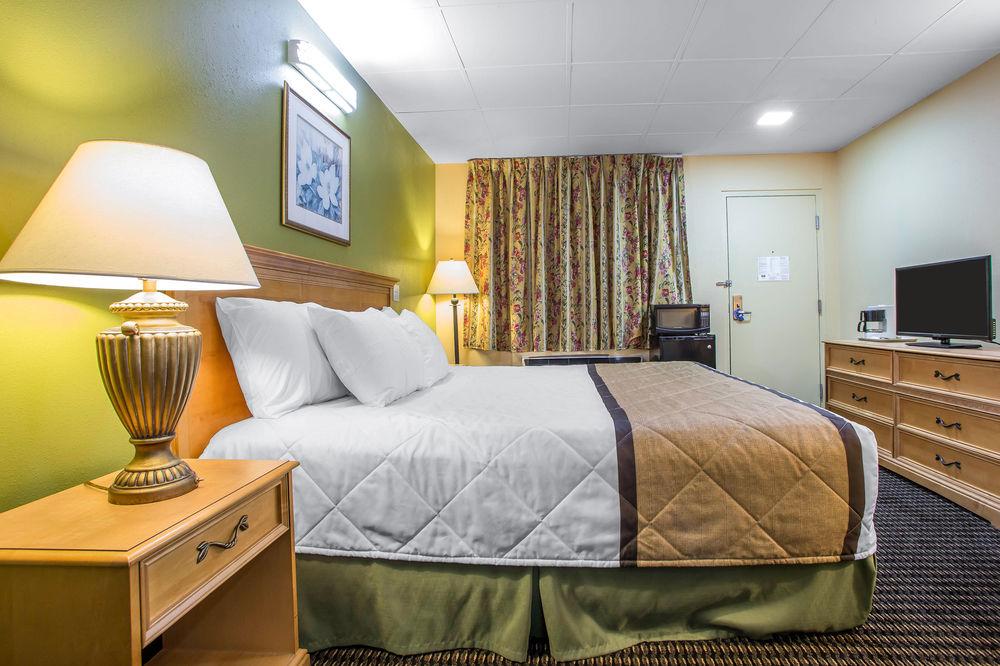 Red Roof Inn York Downtown Экстерьер фото