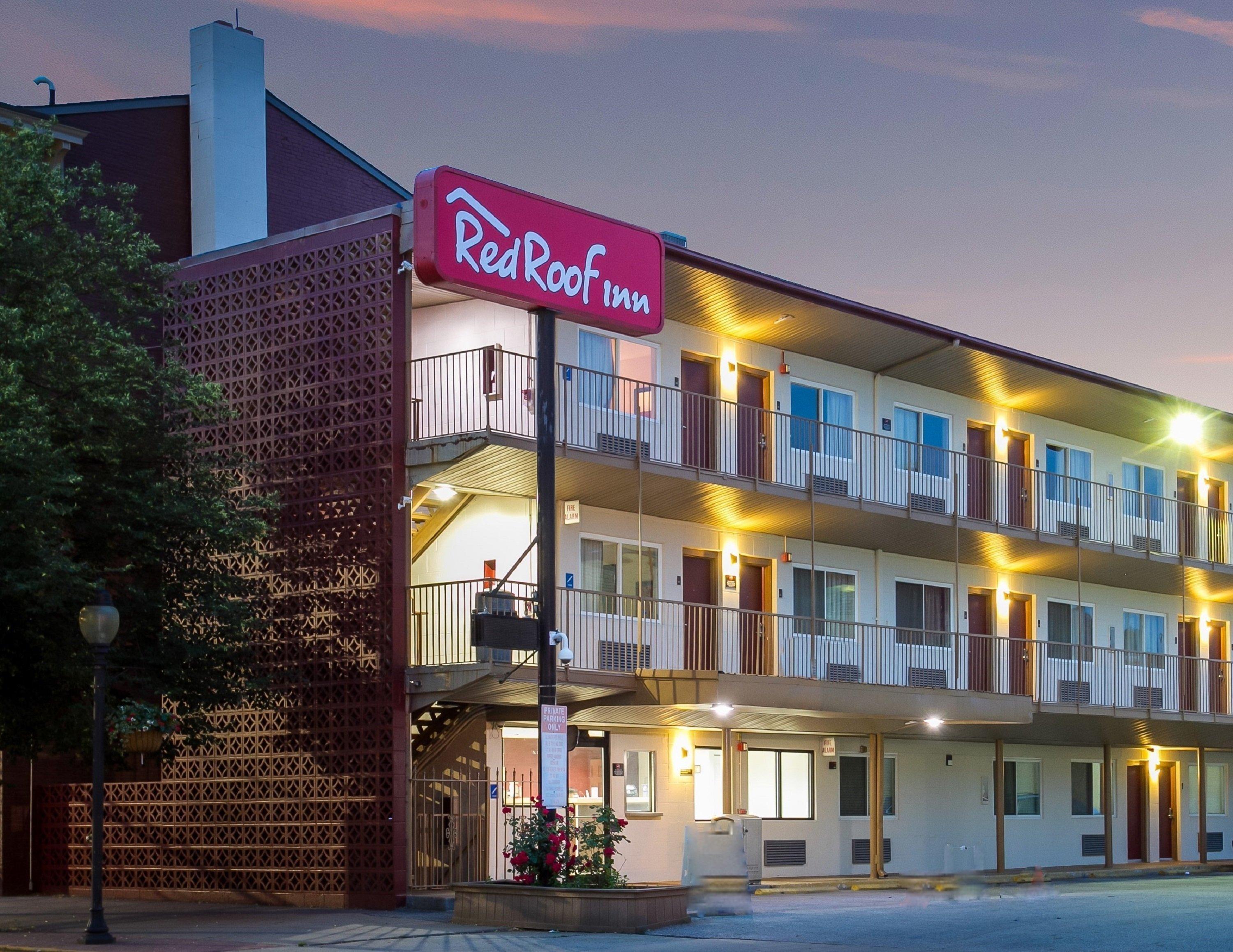 Red Roof Inn York Downtown Экстерьер фото