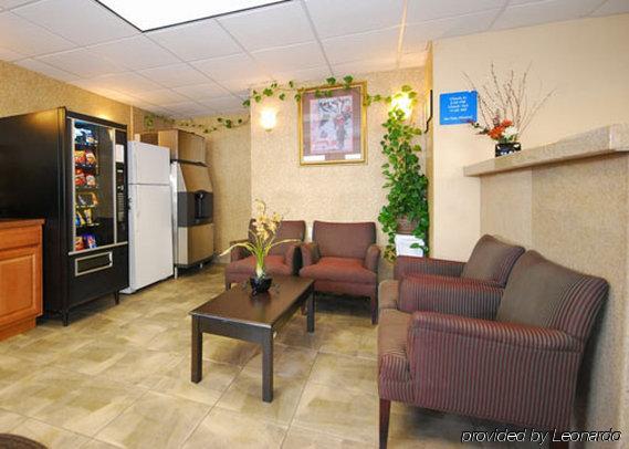 Red Roof Inn York Downtown Интерьер фото