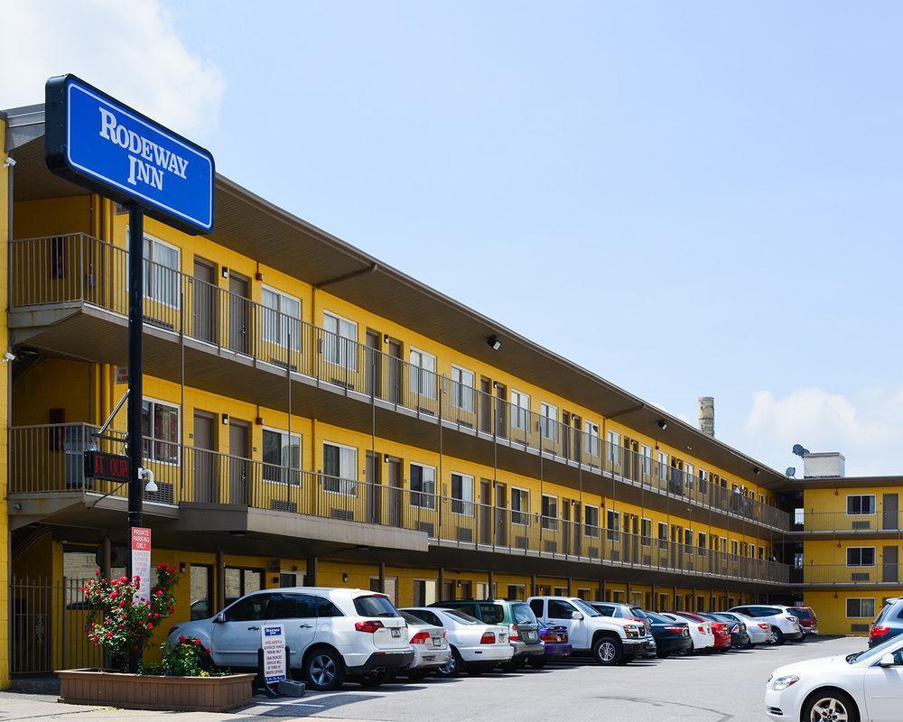 Red Roof Inn York Downtown Экстерьер фото