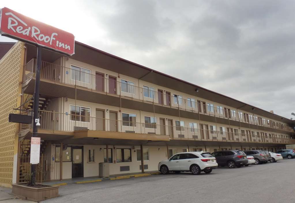 Red Roof Inn York Downtown Экстерьер фото