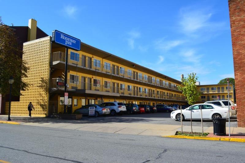 Red Roof Inn York Downtown Экстерьер фото